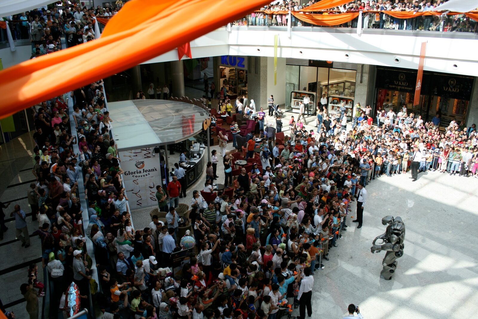 Huge crowds in a Turkish shopping mall watching Titan the Robot
